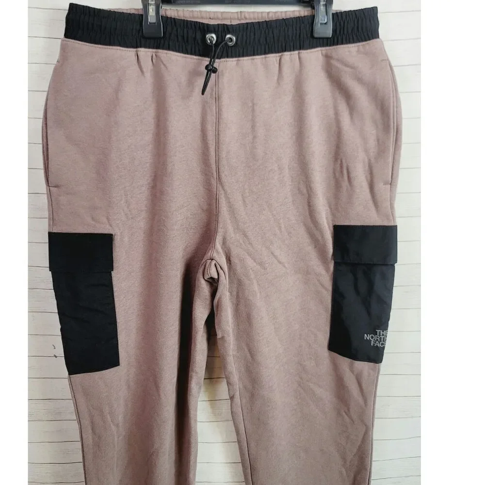 THE NORTH FACE CARGO COORDINATING JOGGER IN DEEP TAUPE/NF BLACK, SZ MEDIUM